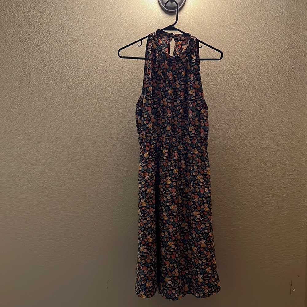 Women’s dress, below the knee
